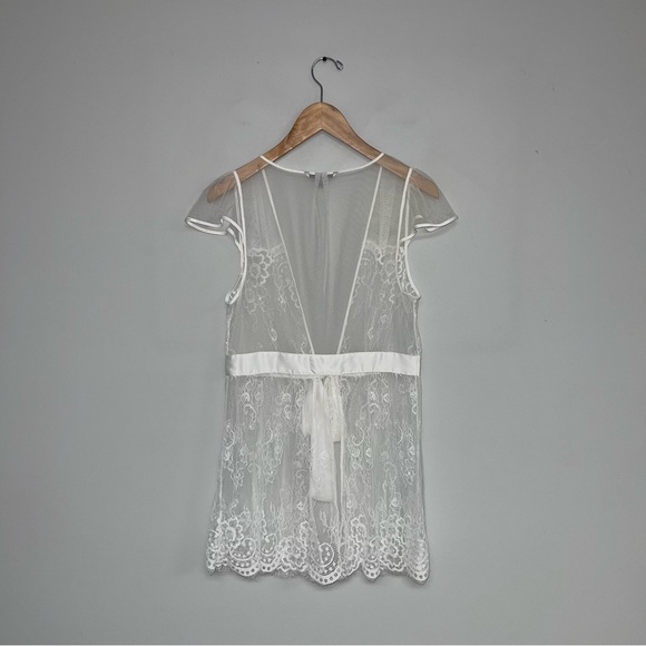 Victoria’s Secret Robe Size Medium White Lace Mesh Flutter Cap Sleeve Open Satin - Picture 6 of 8